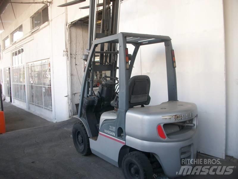 Nissan PL02A25 Wózki LPG