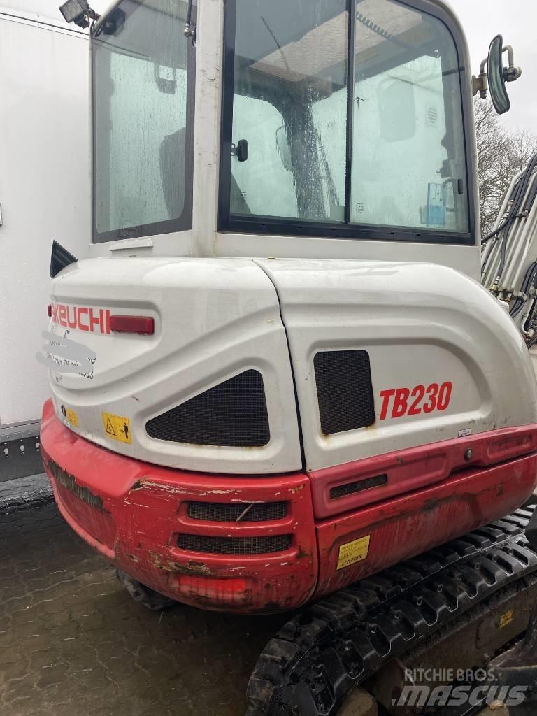 Takeuchi TB 230 Minikoparki