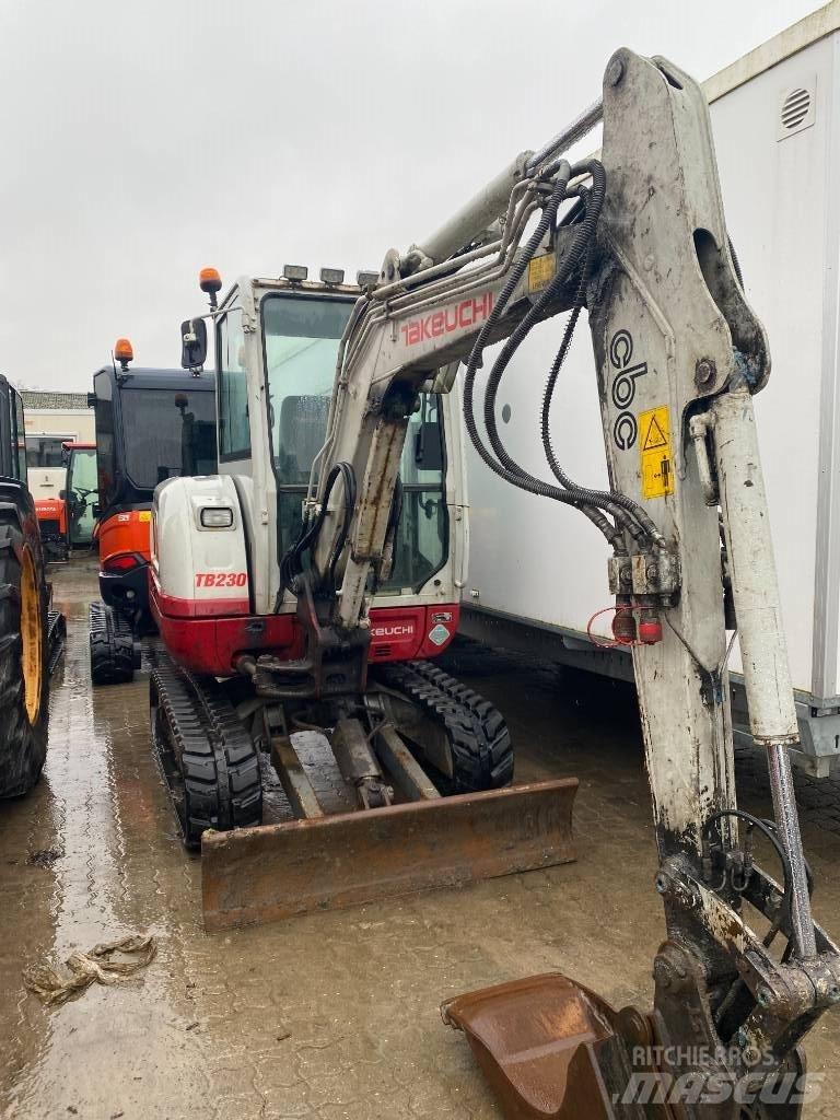 Takeuchi TB 230 Minikoparki
