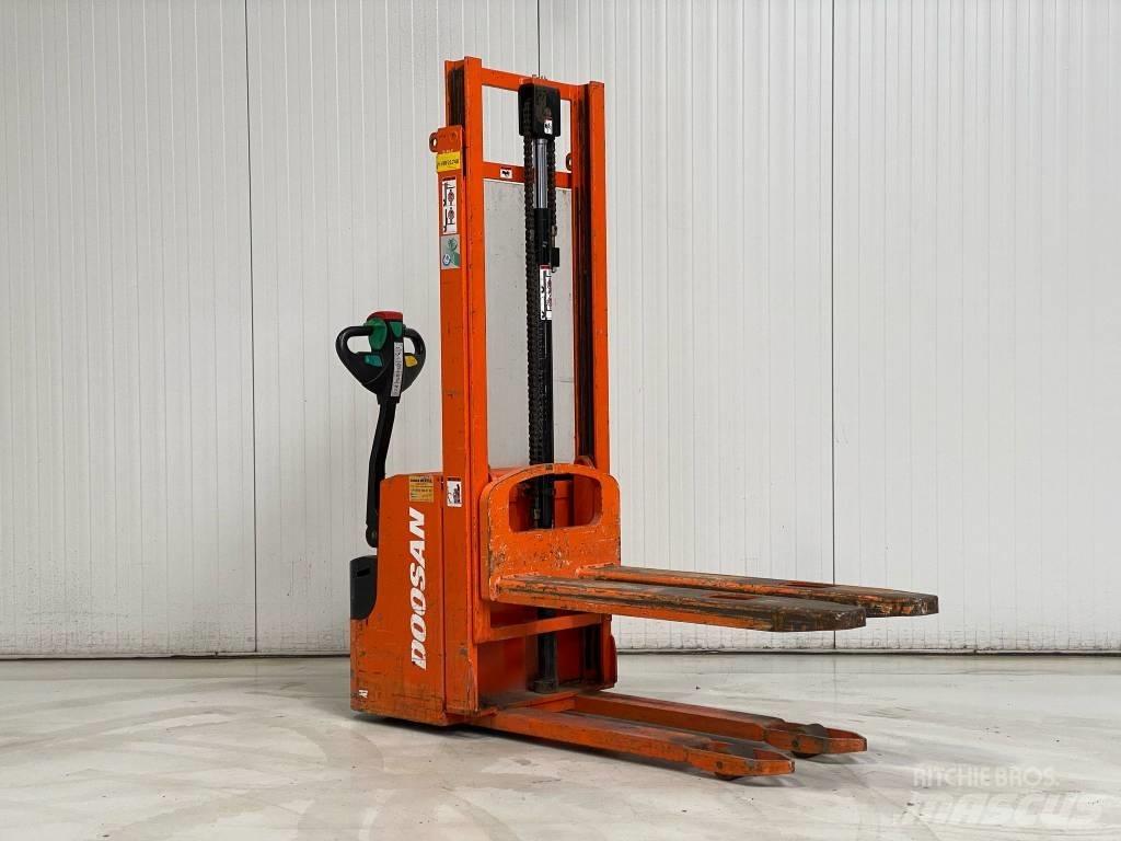 Doosan LEDS12.5C Wózki widłowe unoszące z dyszlem