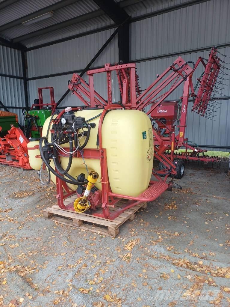 Hardi Master 850l Zamontowane opryskiwacze