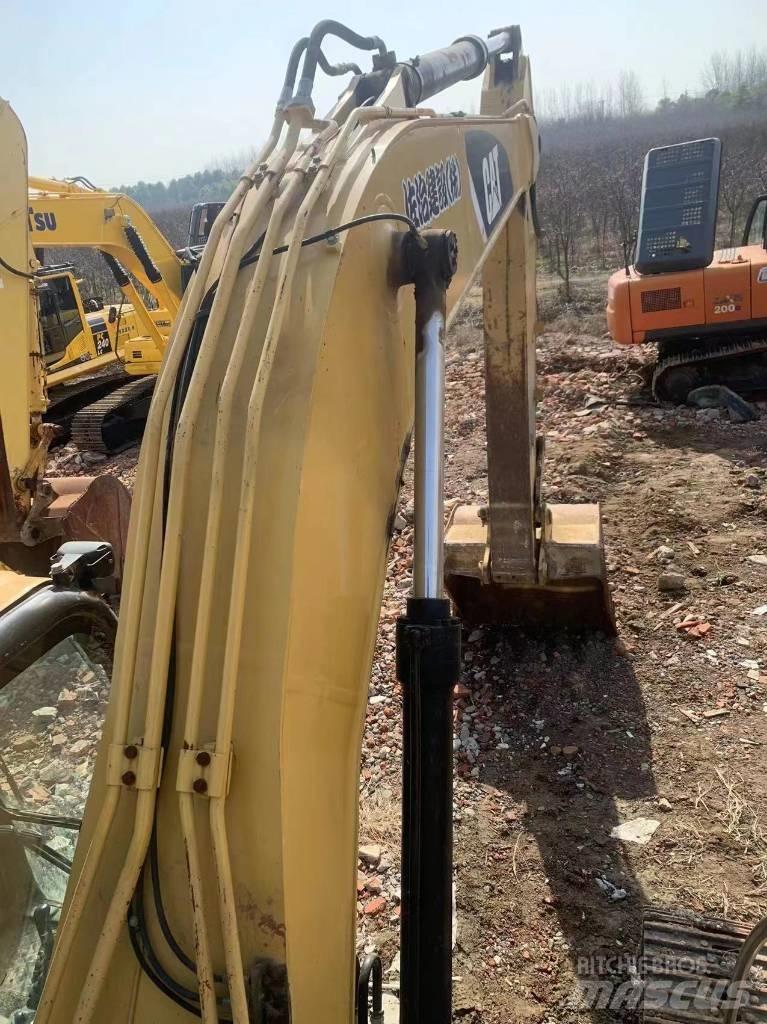 CAT 323D2 Koparki gąsienicowe