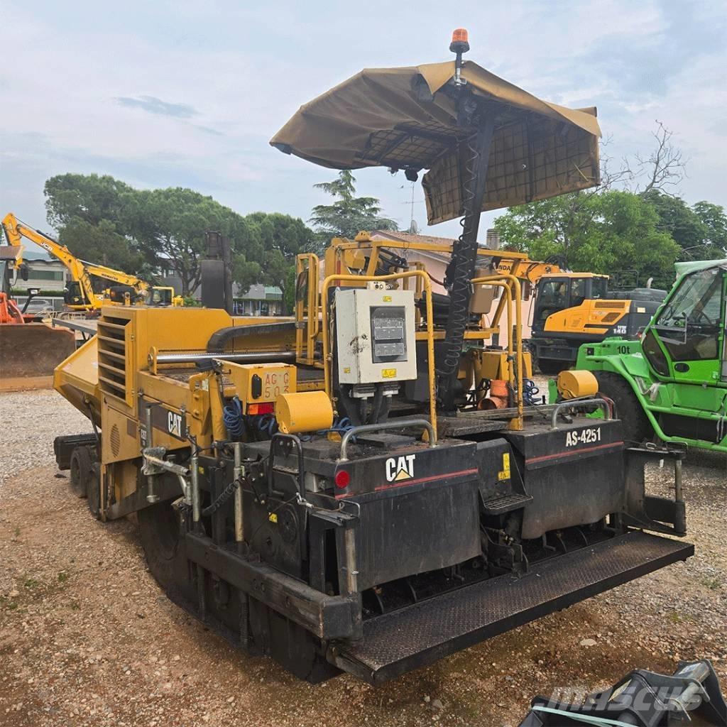 CAT AP 600 Rozściełacze do asfaltu