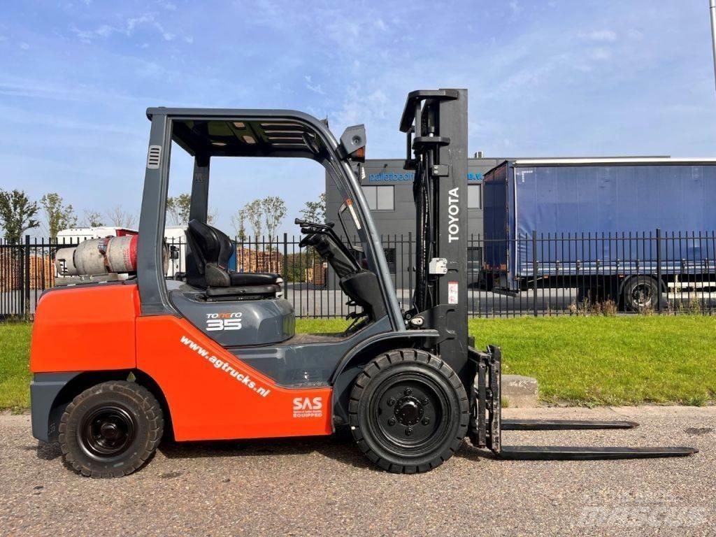 Toyota 02- 8FGJF35 Wózki LPG
