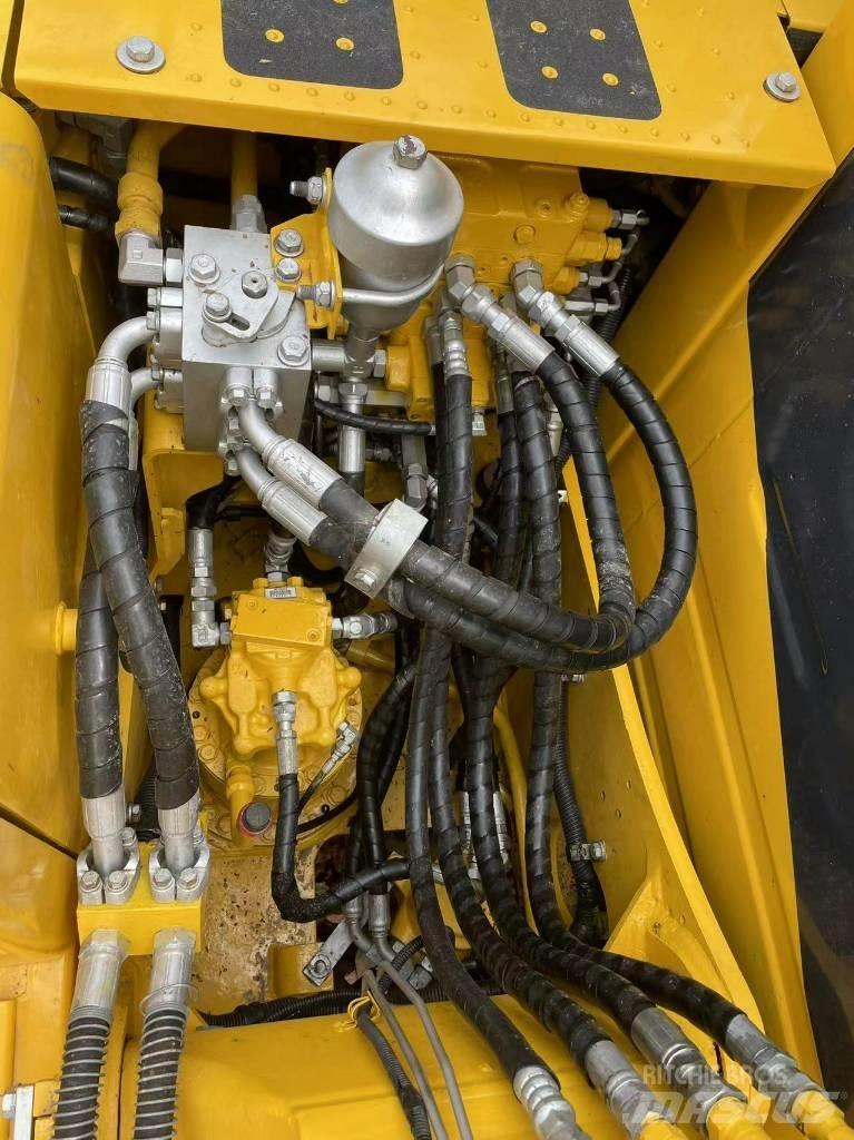 Komatsu 120-8 Koparki gąsienicowe
