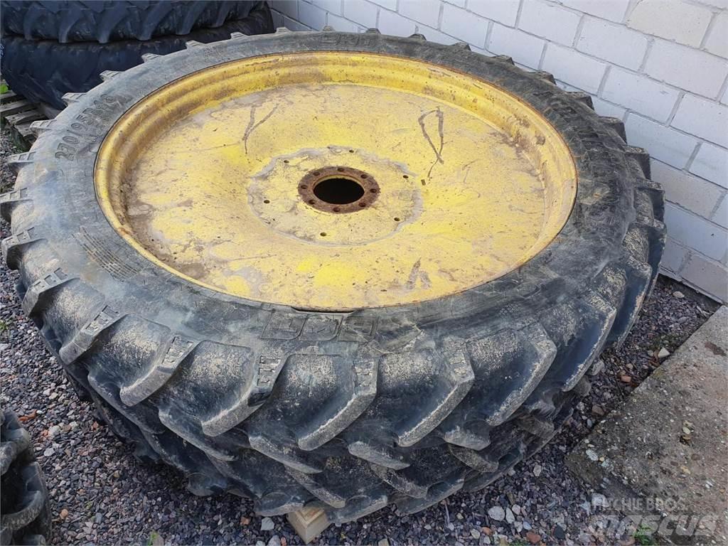 BKT 270/95R48 x2 Opony, koła i felgi