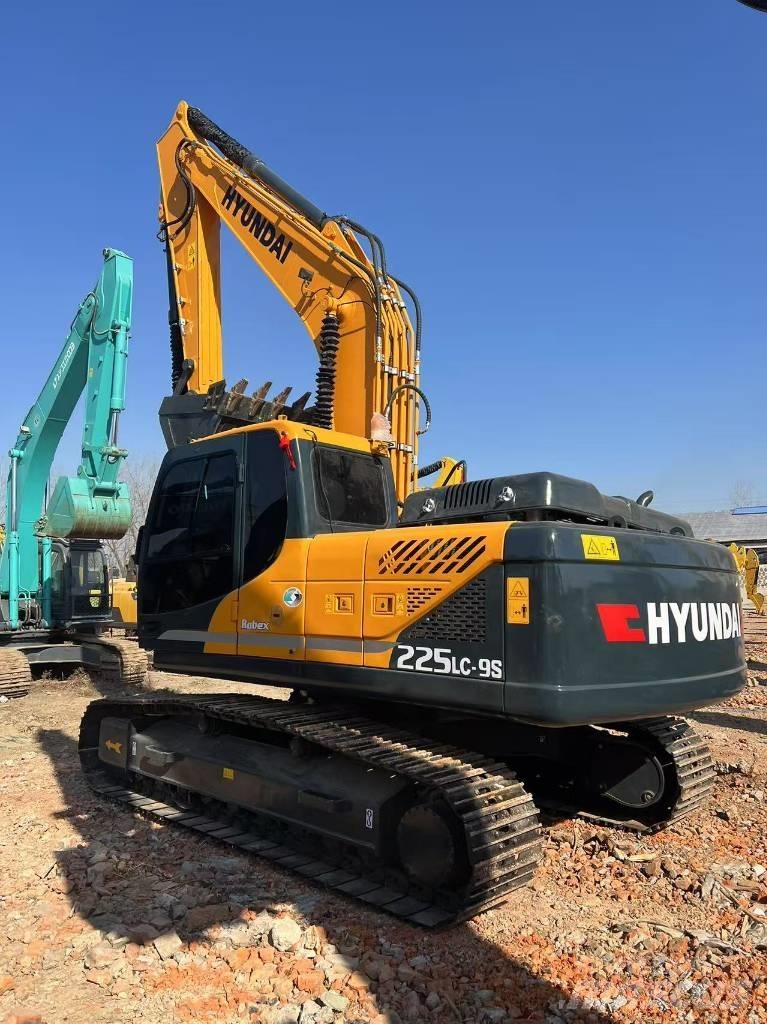 Hyundai 225-9 Koparki gąsienicowe