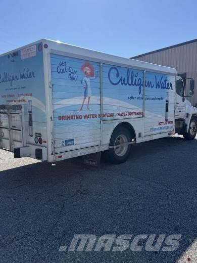 Hino 268 Samochody do transportu napojów