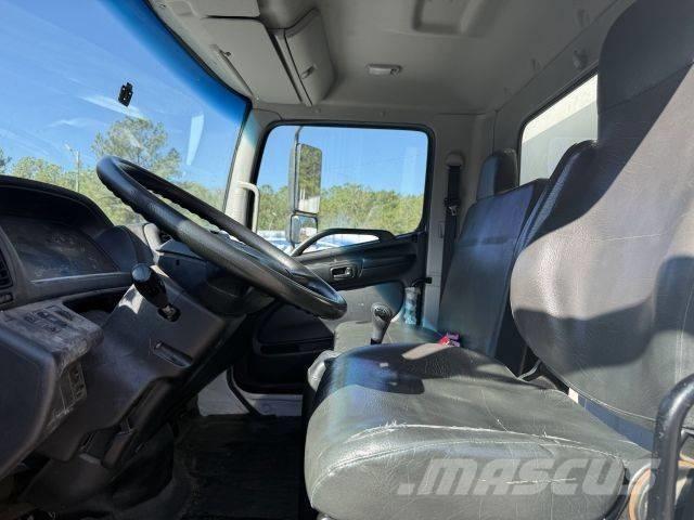 Hino 268 Samochody do transportu napojów