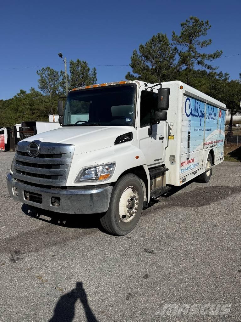 Hino 268 Samochody do transportu napojów