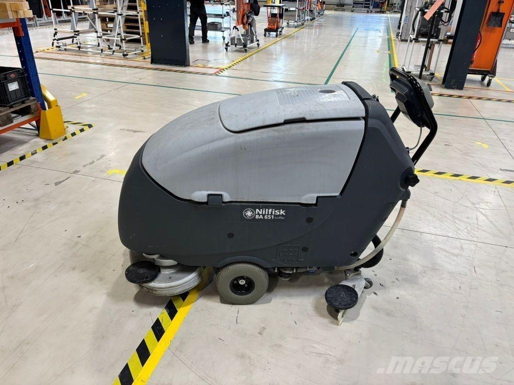 Nilfisk BA 651 Zamiatarki - Zgarniarki - Odśnieżarki