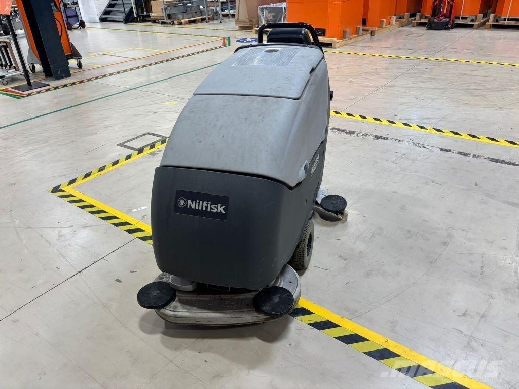Nilfisk BA 651 Zamiatarki - Zgarniarki - Odśnieżarki