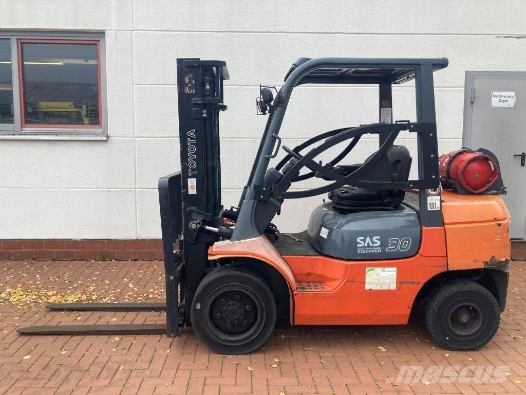Toyota 02-7FGF30 Wózki LPG