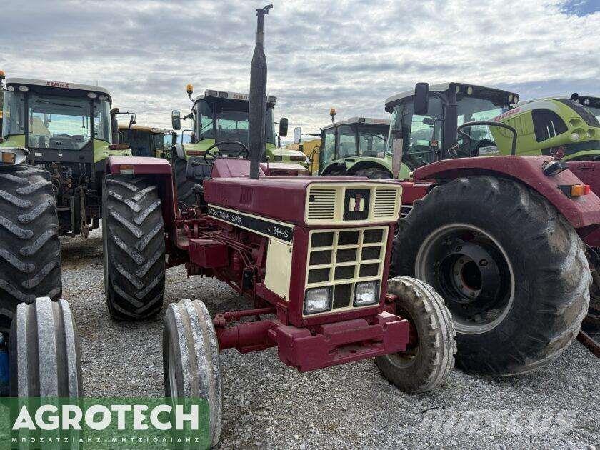 International 844s Ciągniki rolnicze