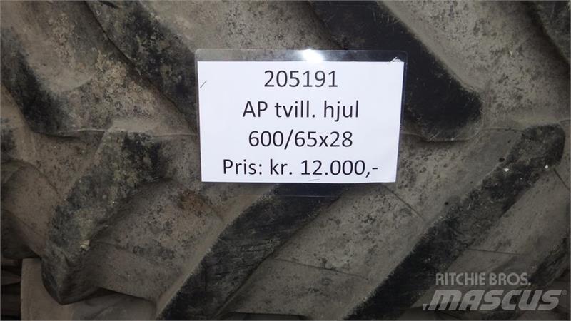 AP 600/65R28 Opony, koła i felgi