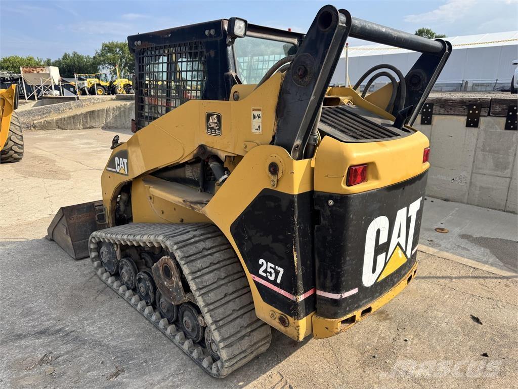 CAT 257 Ładowarki burtowe