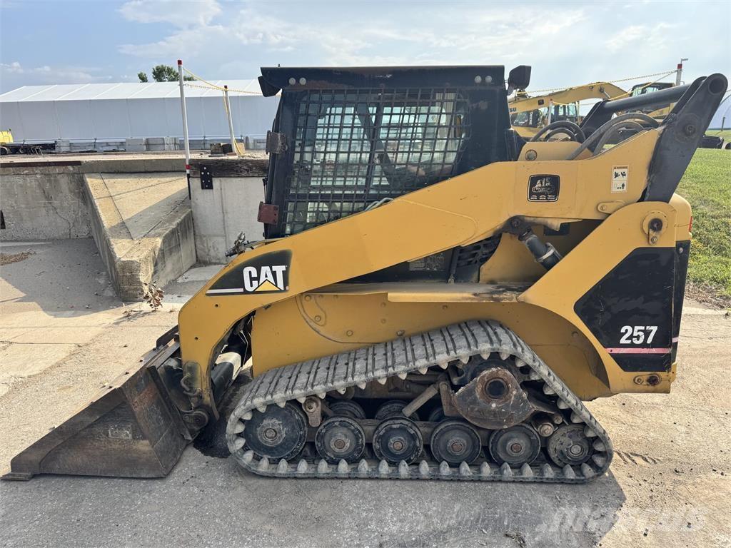 CAT 257 Ładowarki burtowe