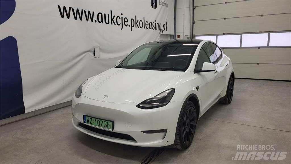Tesla Y Samochody osobowe