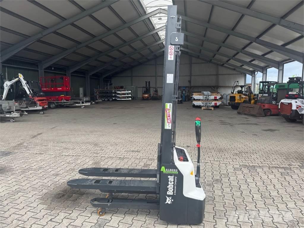 Bobcat LSM12N-7 i Wózki widłowe unoszące z dyszlem
