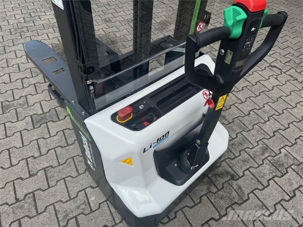 Bobcat LSM12N-7 i Wózki widłowe unoszące z dyszlem