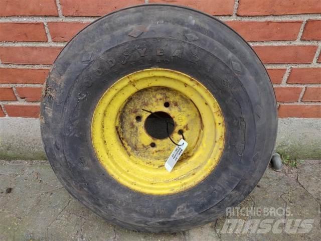  12 7.00-12 Opony, koła i felgi