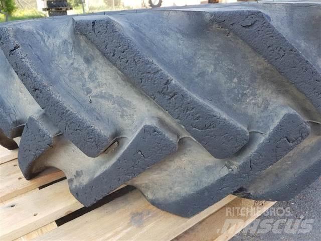  24 15.5/80R24 Opony, koła i felgi