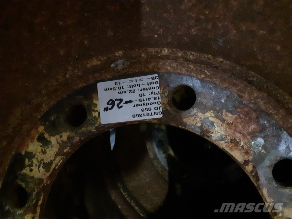  26 18.4/15-26 Opony, koła i felgi