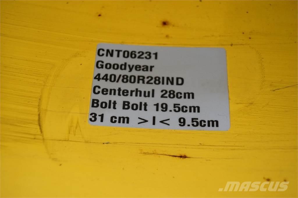  28 440/80R28 Opony, koła i felgi