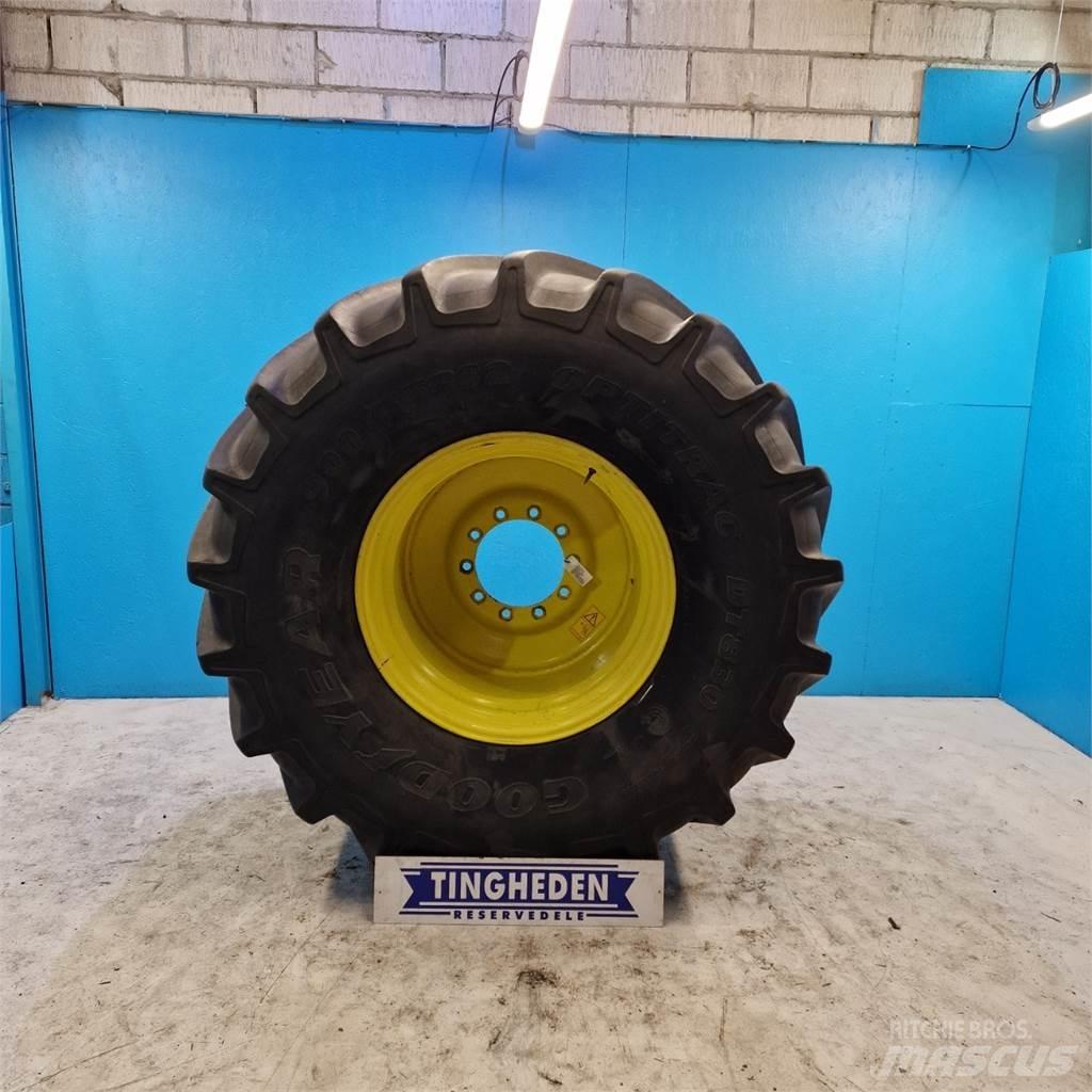  32 900/55 R32 Opony, koła i felgi