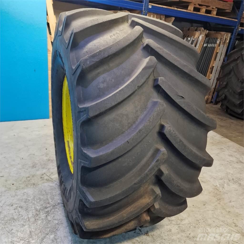  32 900/55 R32 Opony, koła i felgi