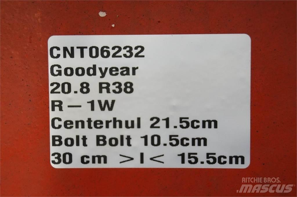  38 20.8R38 Opony, koła i felgi