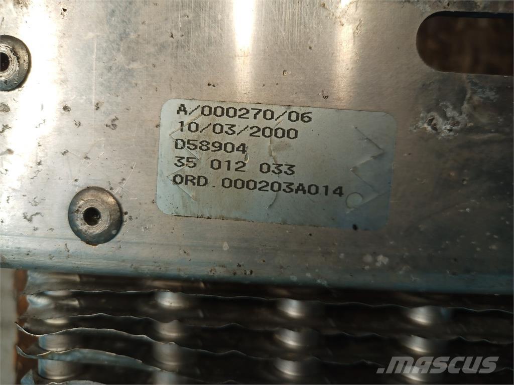 CASE CF80 Chłodnice
