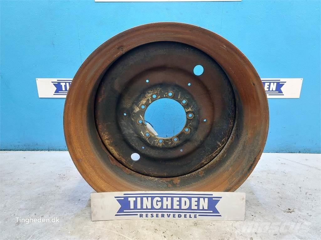 CASE R42 Opony, koła i felgi