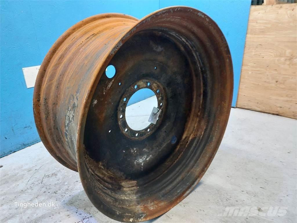 CASE R42 Opony, koła i felgi