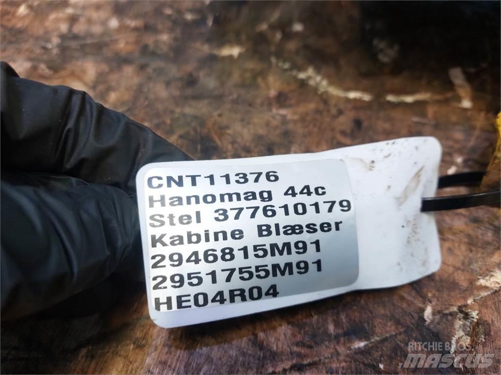  Hannonag 44C Kabiny i wnętrze