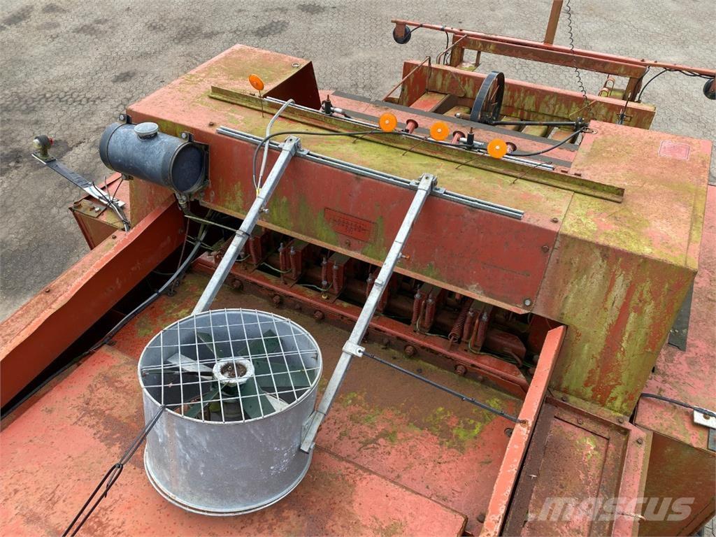 Hesston 4900 Prasy kostkujące