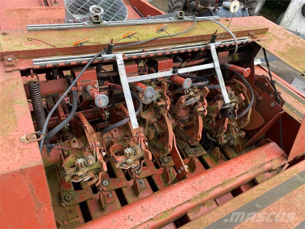 Hesston 4900 Prasy kostkujące