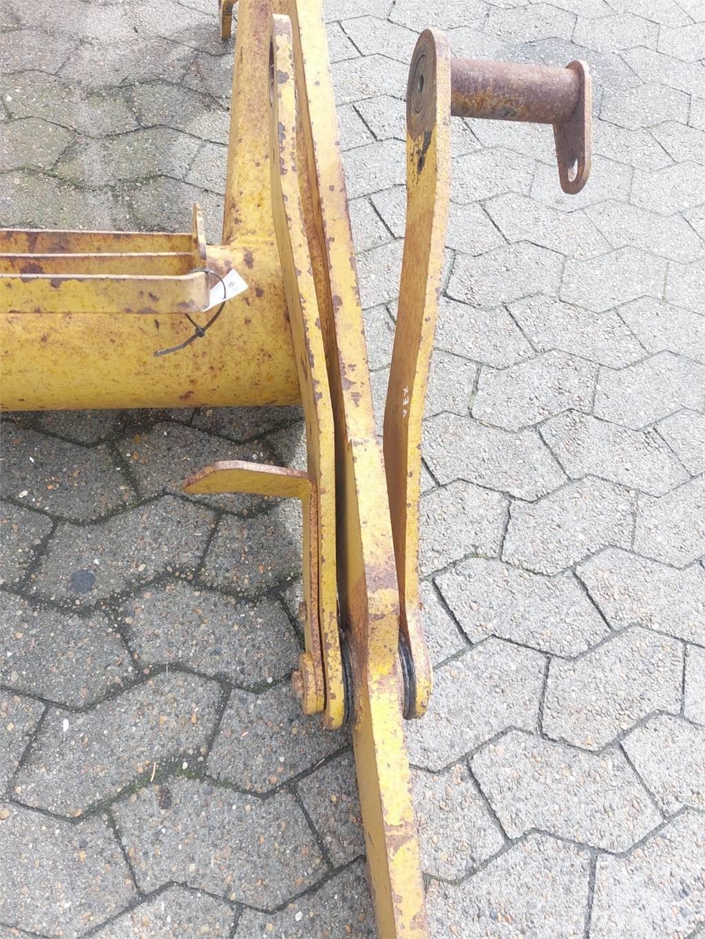 Hydrema 806 Wysięgniki i ramiona