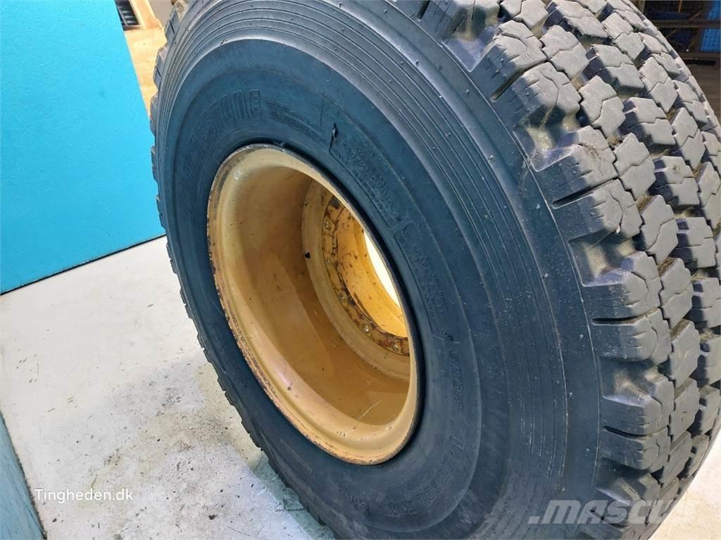 JCB 25 20.5R25 Opony, koła i felgi