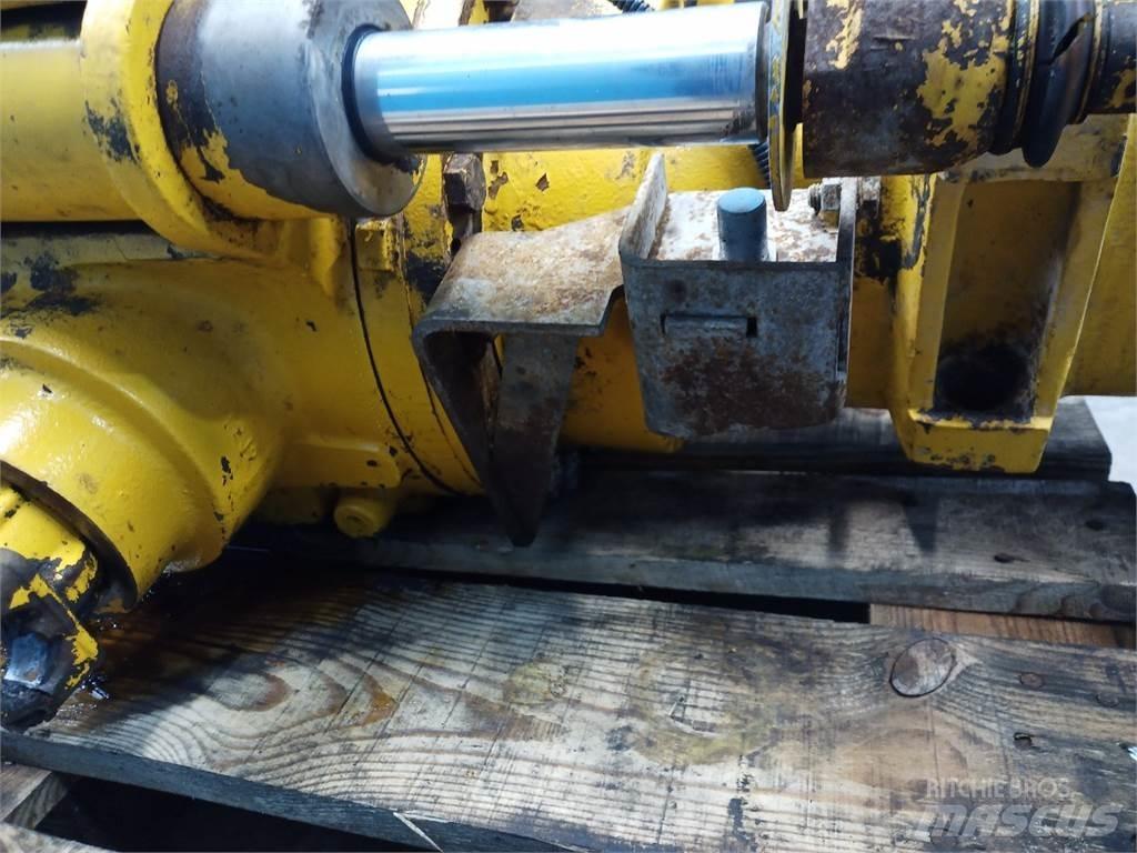 JCB 530 Mosty, wały i osie