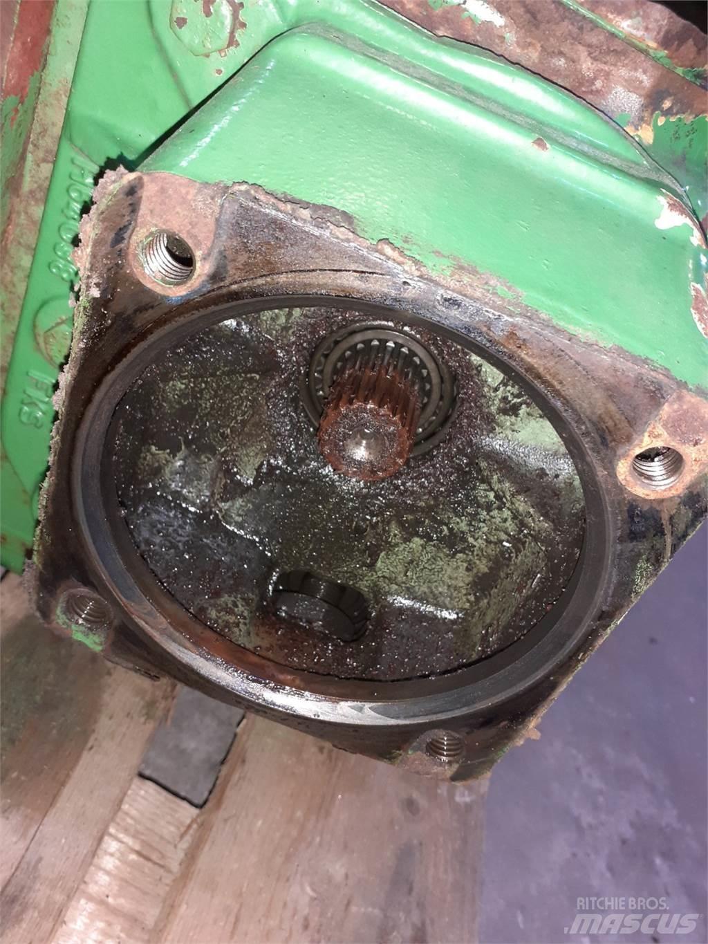 John Deere 1075 Przekładnie