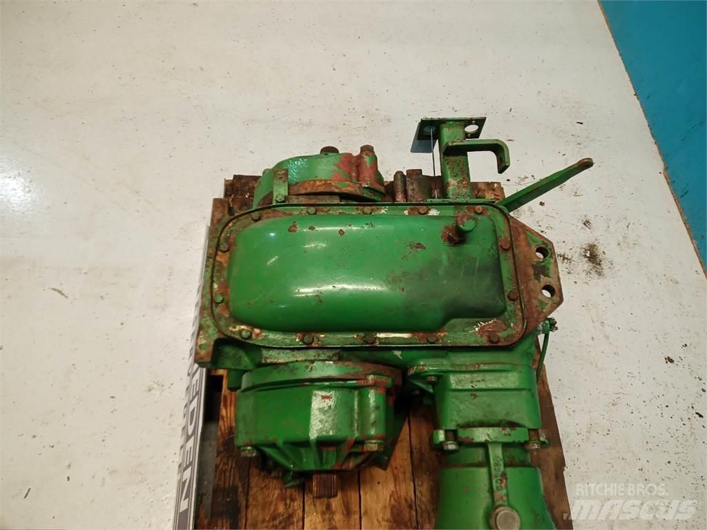 John Deere 1075 Przekładnie