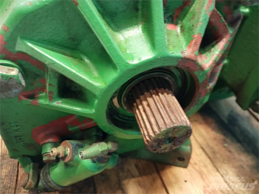 John Deere 1075 Przekładnie