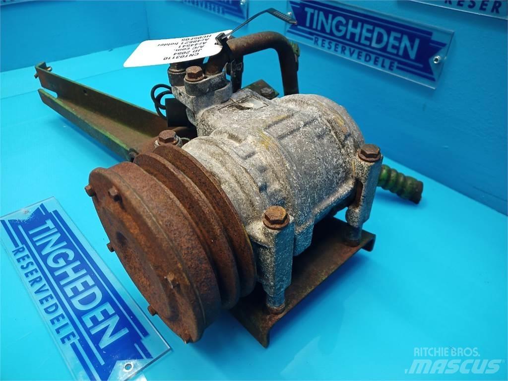 John Deere 2054 Kabina i wnętrze