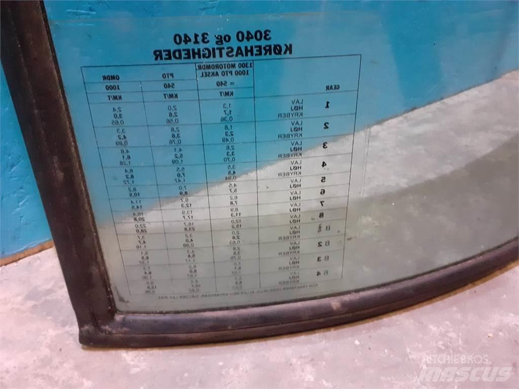 John Deere 3040 Kabina i wnętrze