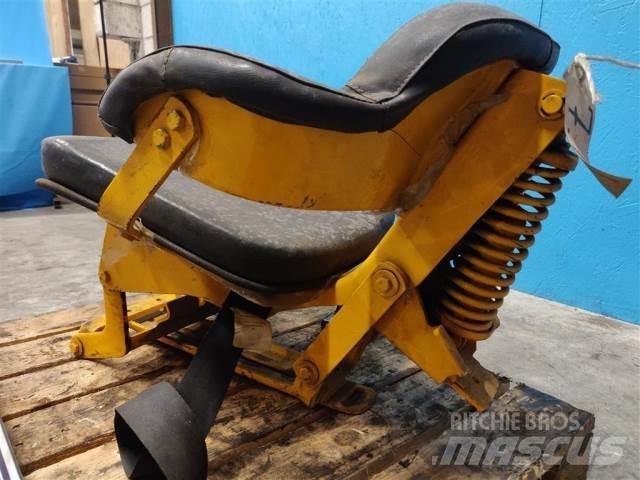 John Deere 310 Kabina i wnętrze