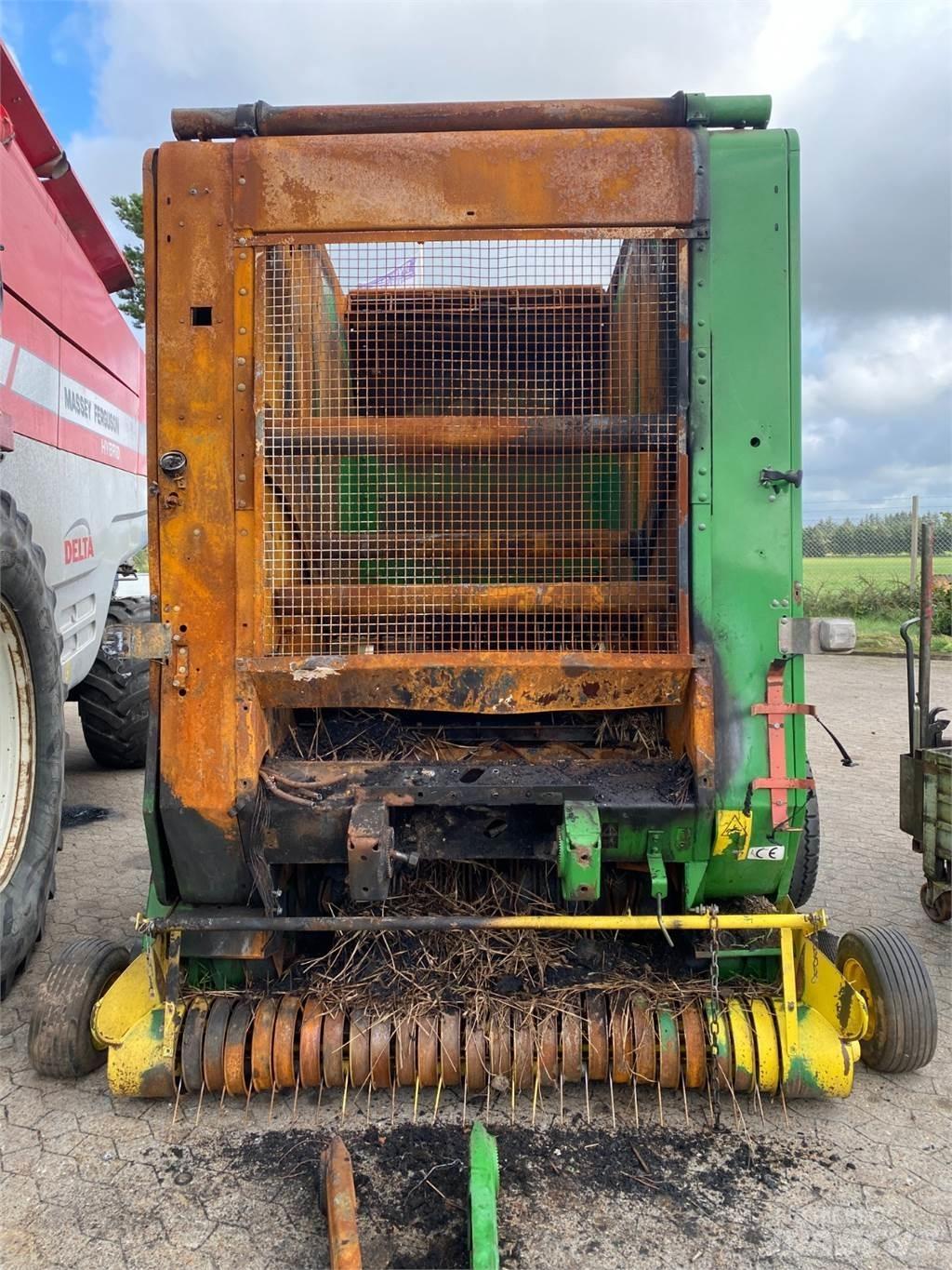 John Deere 590 Prasy zwijające