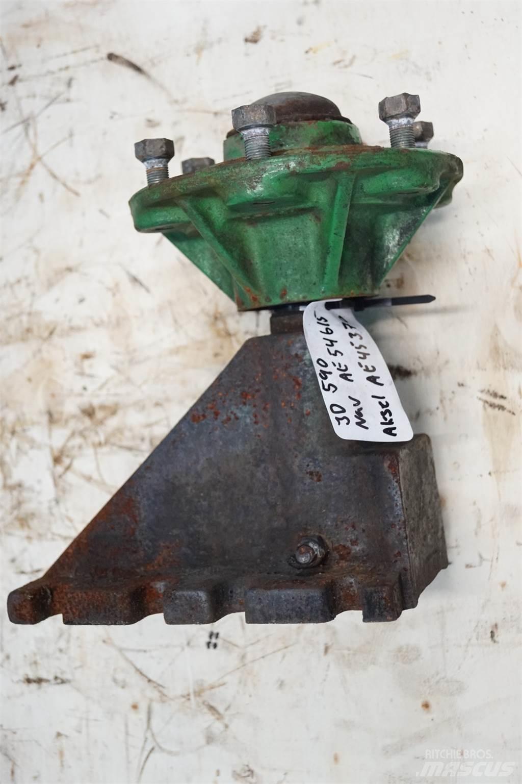John Deere 590 Mosty, wały i osie