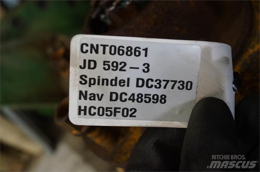 John Deere 592 Mosty, wały i osie