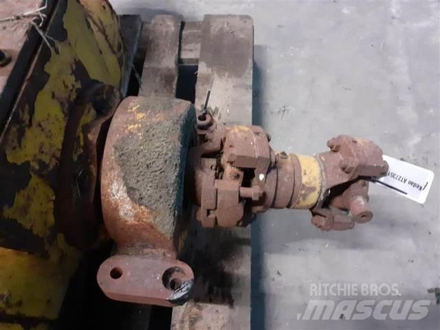 John Deere 644A Mosty, wały i osie